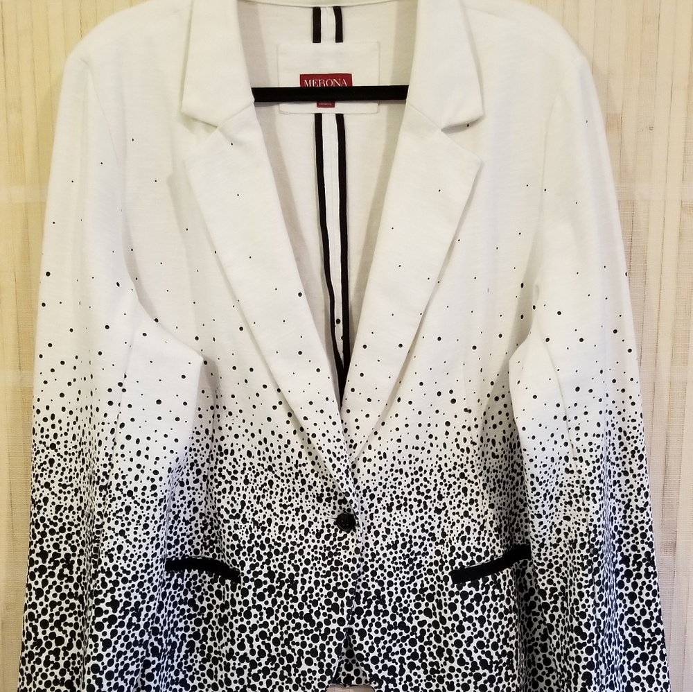 Womens plus knit blazer black and white dot